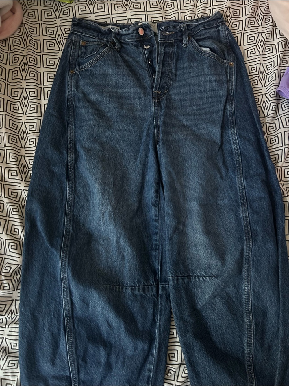 Universal Thread Dark Blue High-Rise Curved Leg Jeans